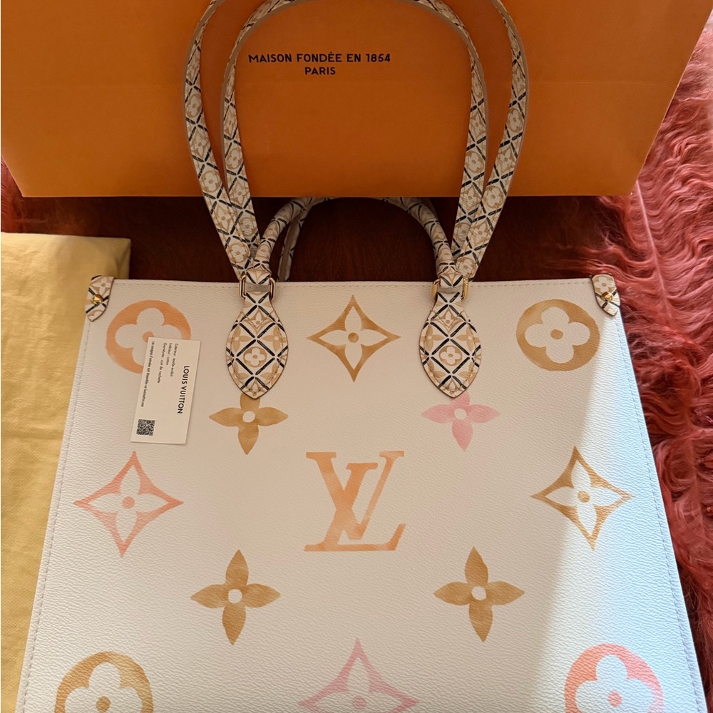 Louis Vuitton White and Gold Monogram Tote Bag - Picture 7 of 14